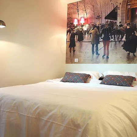 Louvre Opera Classic Chicsuites