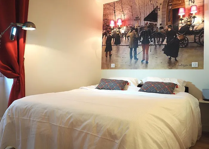 Louvre Opera Classic Chicsuites