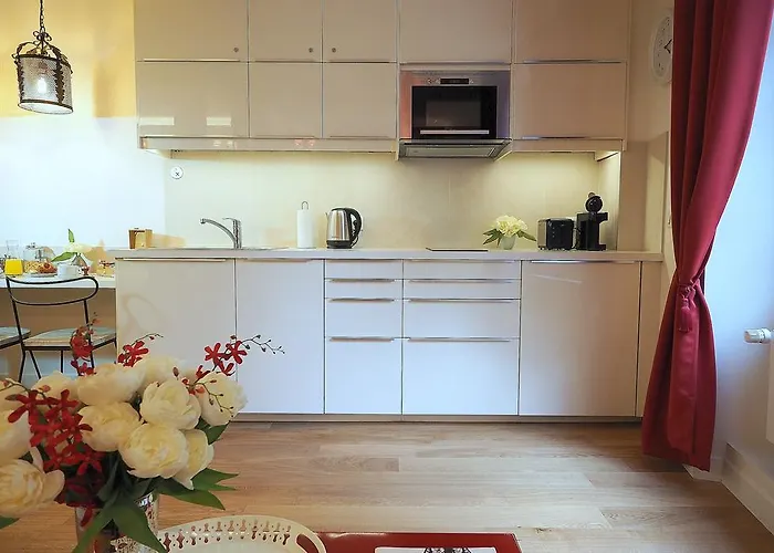 Louvre Opera Classic Chicsuites